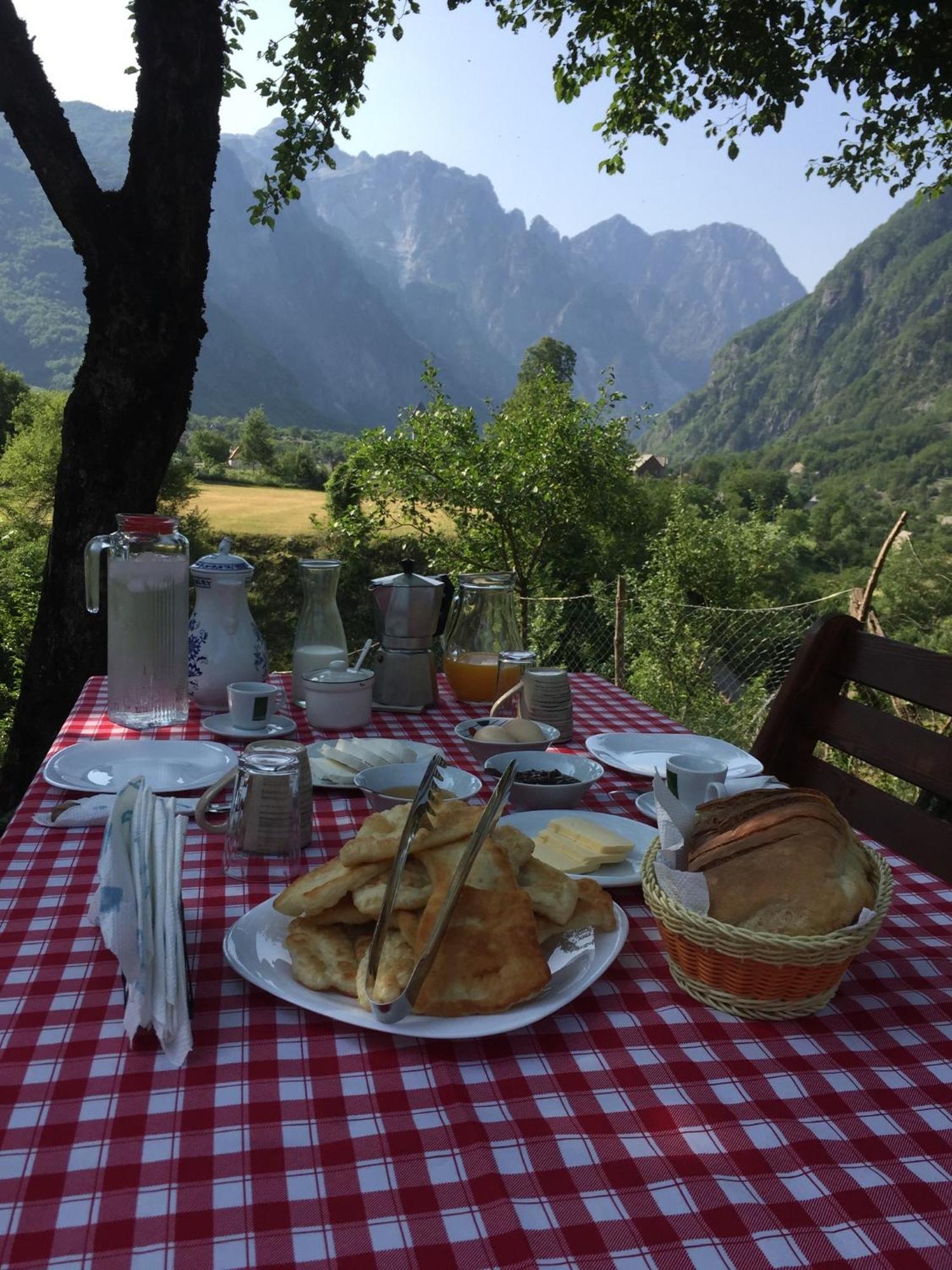 Bujtina Pllumi Theth Bed & Breakfast Luaran gambar