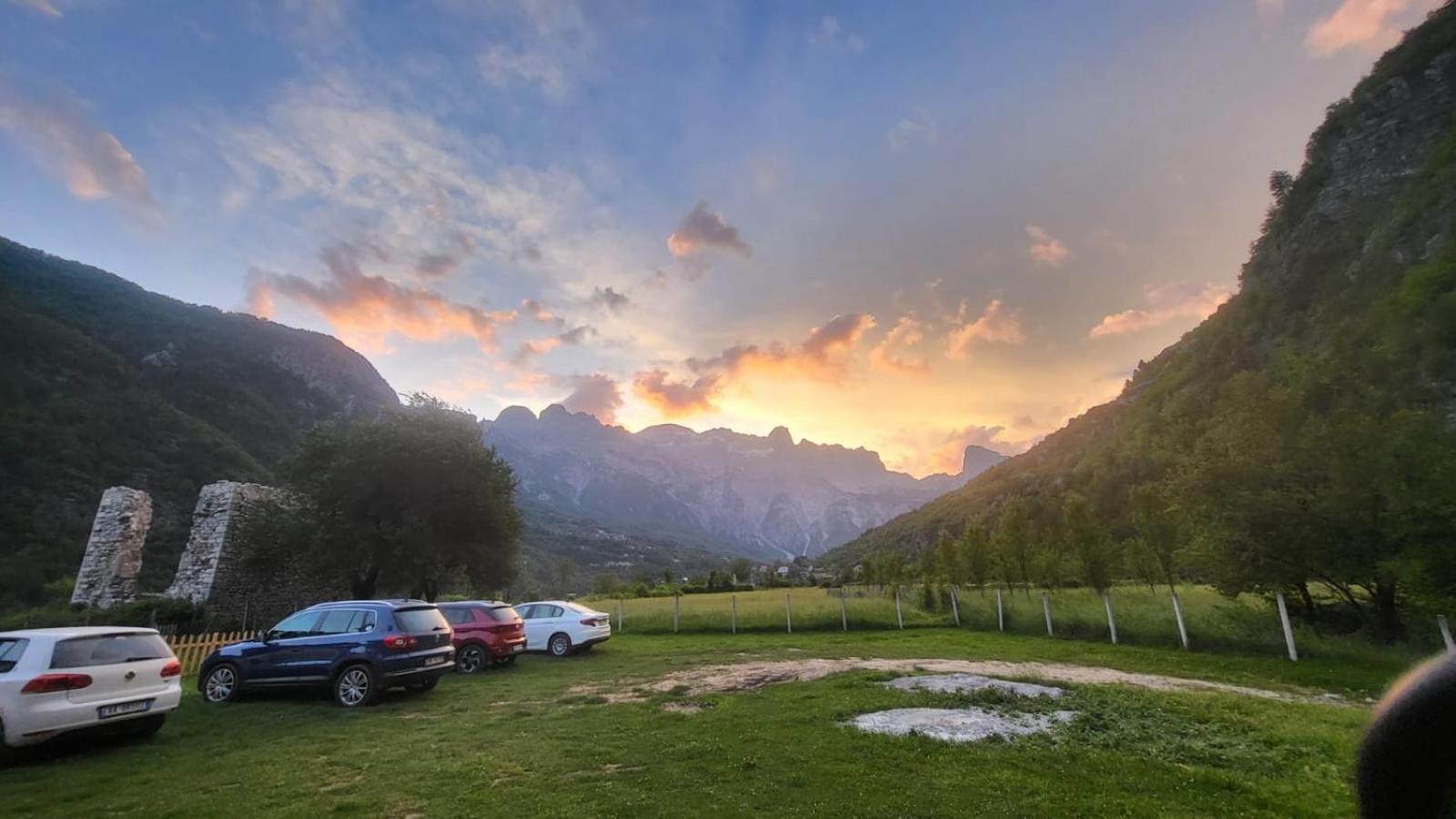 Bujtina Pllumi Theth Bed & Breakfast Luaran gambar