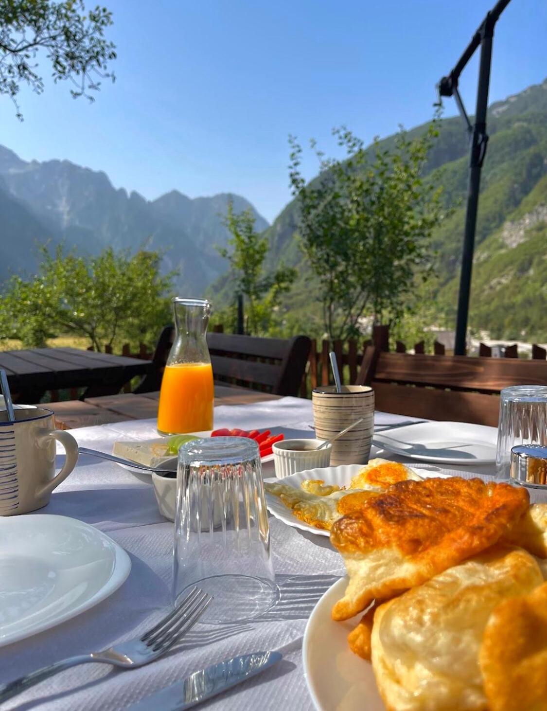 Bujtina Pllumi Theth Bed & Breakfast Luaran gambar