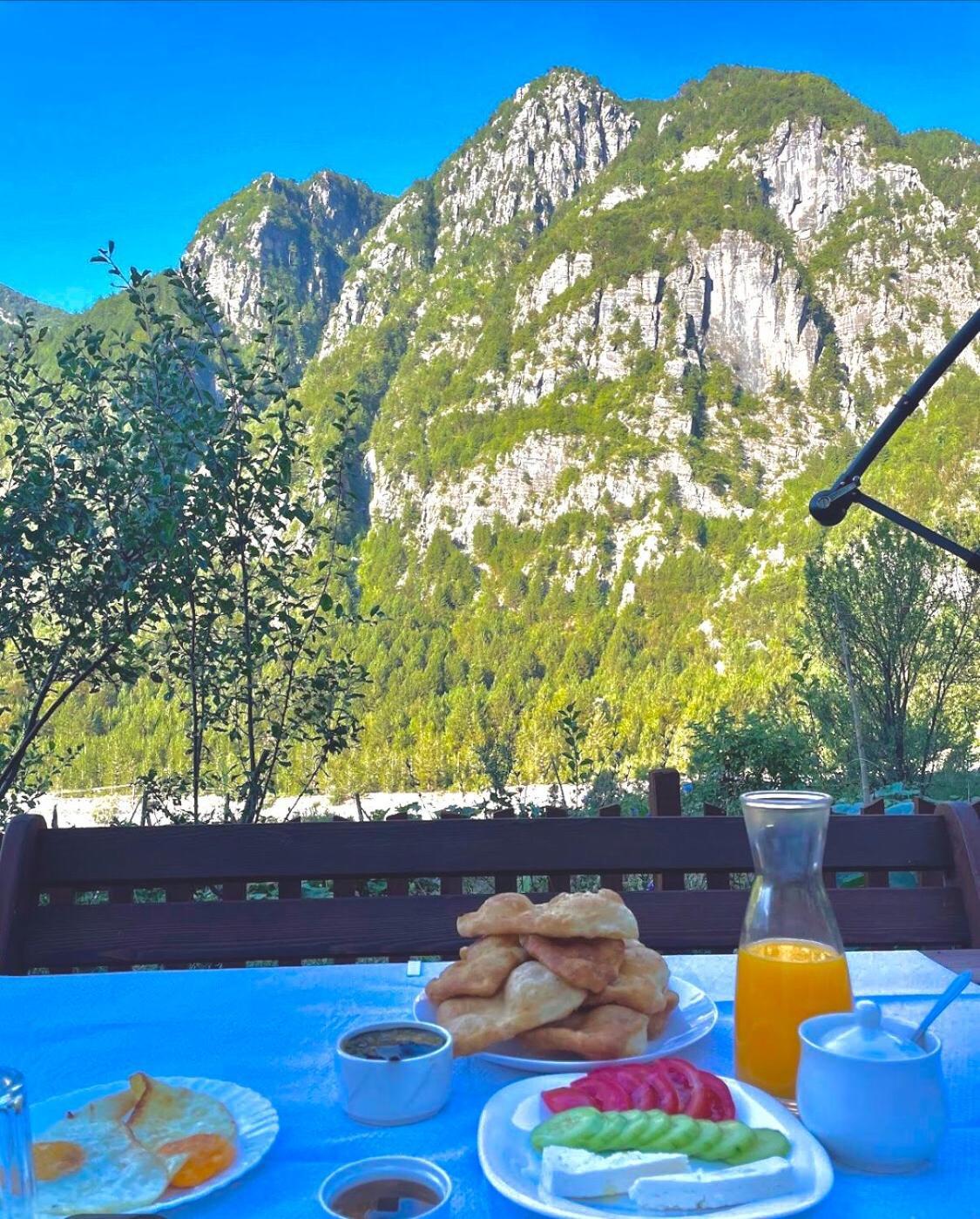 Bujtina Pllumi Theth Bed & Breakfast Luaran gambar